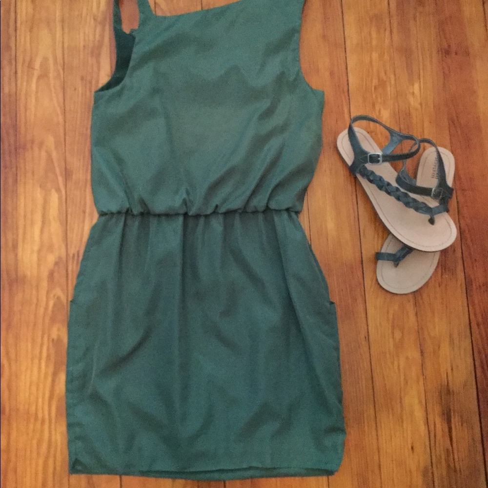 Very J Green mini dress. - Picture 3 of 3